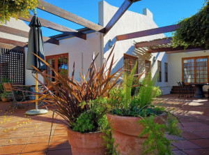  Vacation Hub International | The Barn House Cottage Lobby