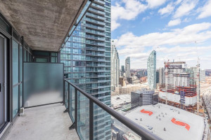  Vacation Hub International | Simply Comfort. Maple Leaf Square Lobby