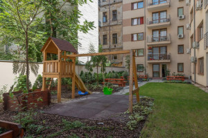  Vacation Hub International | Corvin Plaza Apartments & Suites Lobby
