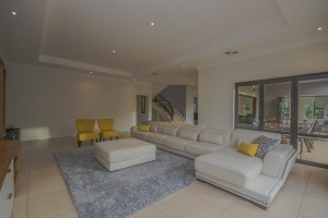  Vacation Hub International | 8 Tinderwood Lane Lobby