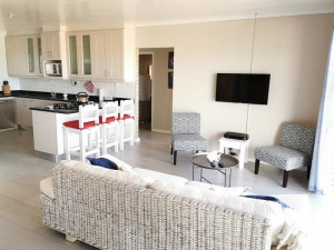  Vacation Hub International | Surf Point 7 Lobby