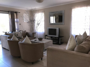  Vacation Hub International | Bay Breeze Guesthouse Lobby
