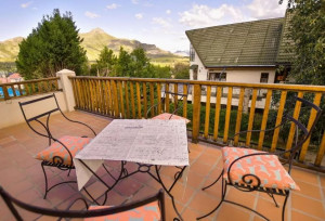  Vacation Hub International | Clarens Interiors Accommodation Lobby