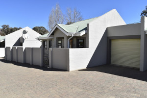  Vacation Hub International | Clarens Accommodation - 4 The Mews Unit Lobby