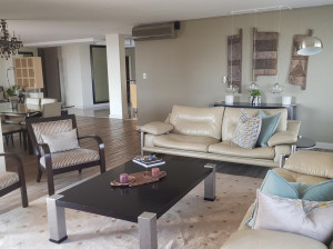  Vacation Hub International | Weom Apartments Lobby