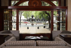  Vacation Hub International | Hotel Emporio Lobby