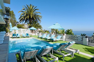  Vacation Hub International | The Clarendon -  Bantry Bay Lobby