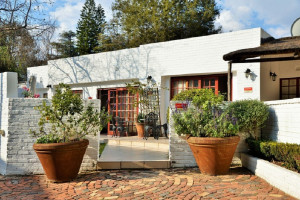  Vacation Hub International | Hyde Park Guest House Lobby