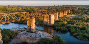  Vacation Hub International | Kruger Shalati - Train on the Bridge Lobby