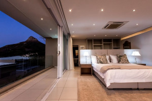  Vacation Hub International | Villa on 1st Crescent Lobby