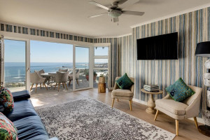  Vacation Hub International | Beach Steps Lobby