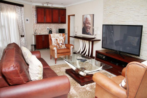  Vacation Hub International | Black Horses Lodge & Conferencing Lobby