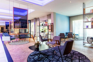  Vacation Hub International | Radisson Blu Hotel Toulouse Airport Lobby
