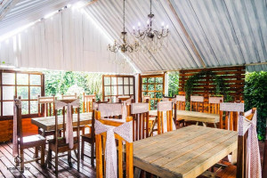  Vacation Hub International | Snooze-A-Lot Guest House Lobby