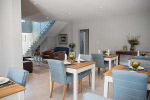  Vacation Hub International | The Whale on Main B&B Lobby