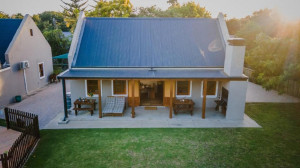  Vacation Hub International | Dolittle Cottages Lobby