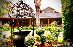  Vacation Hub International | Diamond Rose Guest House Lobby