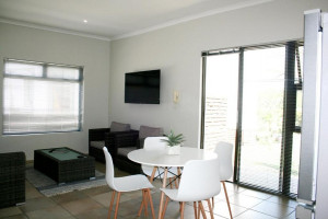  Vacation Hub International | Summit Place-East London Lobby