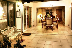  Vacation Hub International | Cottage on the Hill-The Owl House Lobby