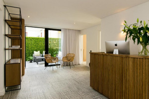  Vacation Hub International | Central Beach Villas Lobby