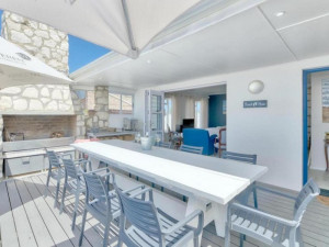  Vacation Hub International | 32 on Blouvin Lobby