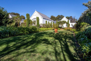  Vacation Hub International | Swallow's Loft Self Catering Villa Hermanus Lobby