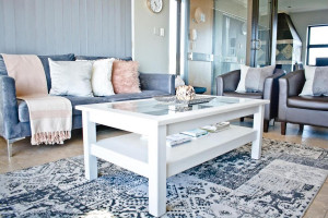 Vacation Hub International | Aguia-Vista Luxury Apartment Lobby