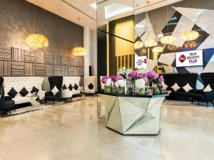  Vacation Hub International | Plaza Inn Doha Lobby