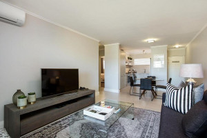  Vacation Hub International | Apartments on Century Lobby