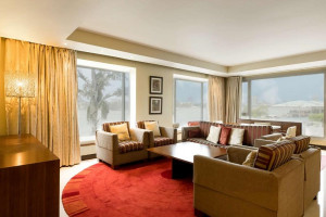  Vacation Hub International | Radisson Blu Anchorage Hotel Lobby
