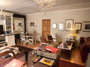  Vacation Hub International | MacGregors Guest House Lobby