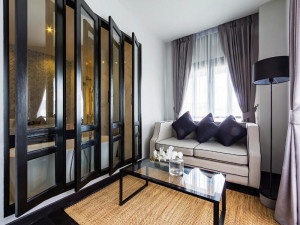  Vacation Hub International | Cheeva Dee Hotel Lobby