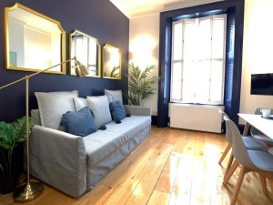 Vacation Hub International | Thames Residences Hyde Park Lobby