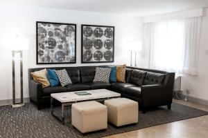  Vacation Hub International | Best Western Palm Beach Lakes Lobby