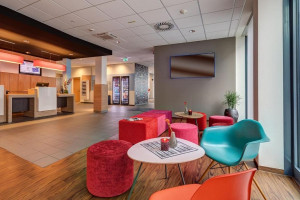  Vacation Hub International | ibis München City Süd Lobby
