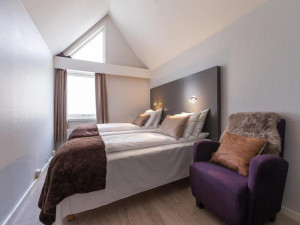  Vacation Hub International | Enter Viking Hotel Lobby