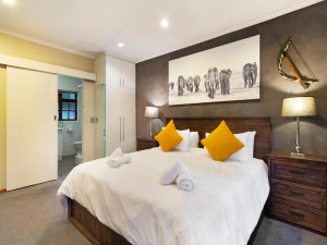  Vacation Hub International | Stilt Seven Lobby