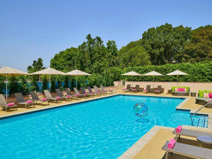  Vacation Hub International | Hilton Los Angeles North-Glendale & Executive Meeting Cente Lobby
