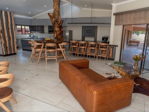 Vacation Hub International | Hank Maribashoek Guest Lodge Lobby