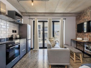  Vacation Hub International | Manhattan On Coral Apartments Lobby