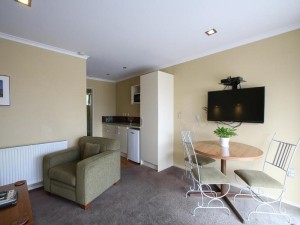  Vacation Hub International | Annabelle Motel Lobby