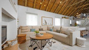  Vacation Hub International | Bliss on the Bay Lobby