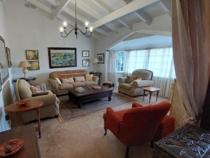  Vacation Hub International | The Lake House Lobby