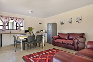  Vacation Hub International | Betty's Cottage Lobby