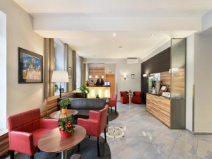  Vacation Hub International | Hotel Lucia Lobby