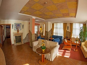  Vacation Hub International | Hotel Mediterran Lobby