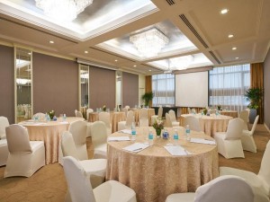  Vacation Hub International | Village Hotel Buigs by Far East Hospitality Lobby