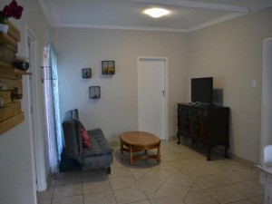 Vacation Hub International | The Open Door Guest Suite Lobby