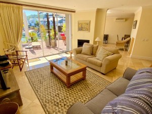  Vacation Hub International | 42 Spinnaker, The Quays Lobby
