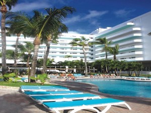  Vacation Hub International | Riu Plaza Miami Beach Lobby